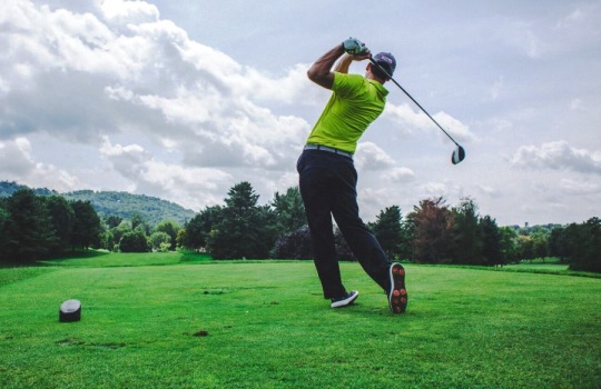 Teknik Swing yang Efektif untuk Jarak Maksimal, Rahasia Pukulan Jauh dan Akurat di Lapangan Golf