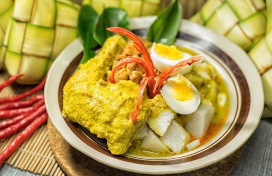 Makan Sepiring Berdua di Hari Raya Idul Fitri dengan Hidangan Spesial Bisa Jadi Momen Paling Romantis yang Tak Terlupakan